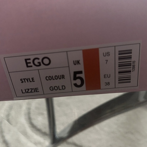 Fun gold platform shoe brand new never worn. - Picture 2 of 4